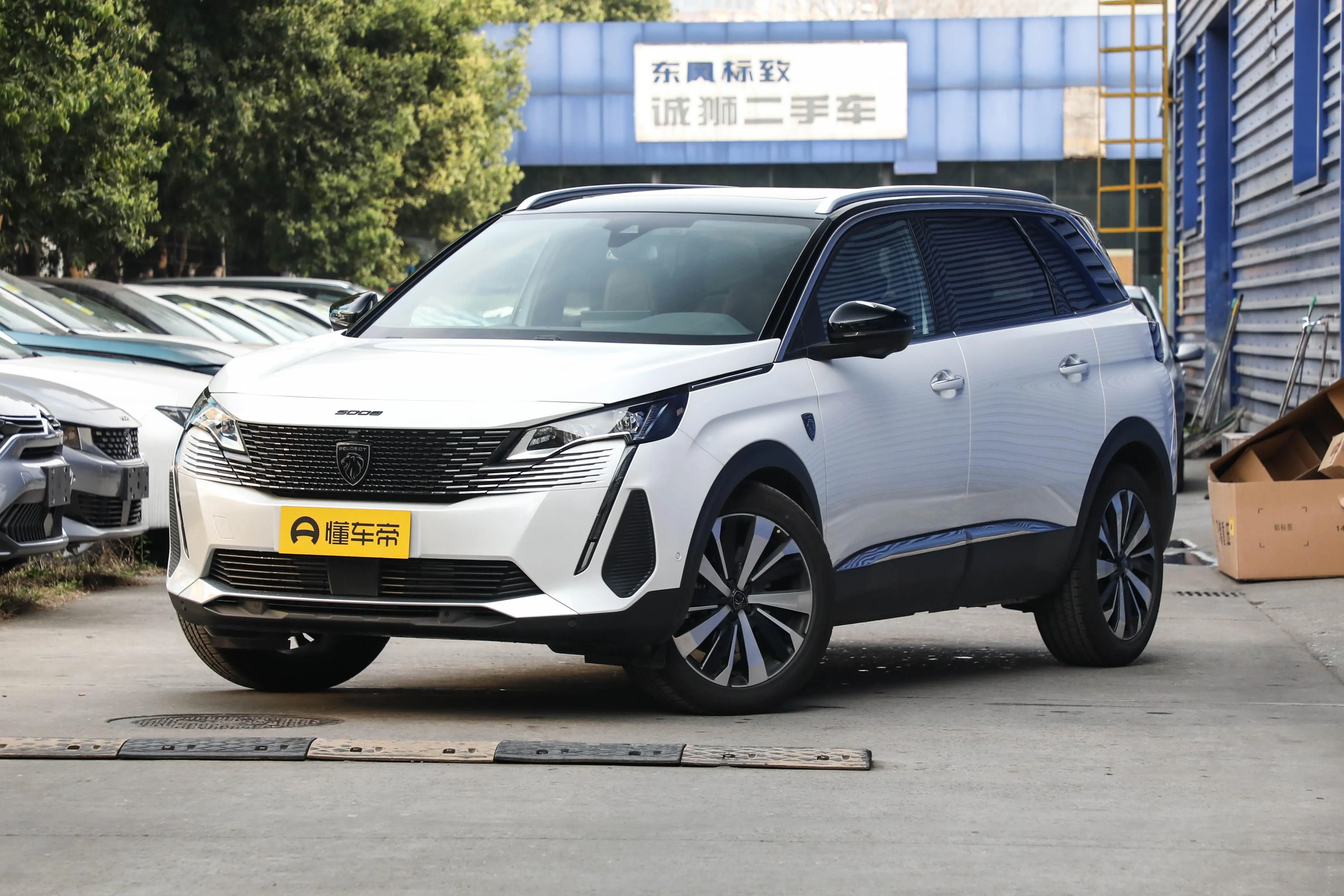 New Dongfeng Peugeot 5008 model with updated configuration priced at $32K
